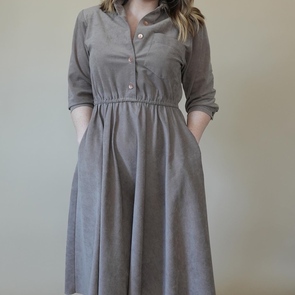 Vintage velvet dress. Shoulder pads removable. Beautiful and with pockets!